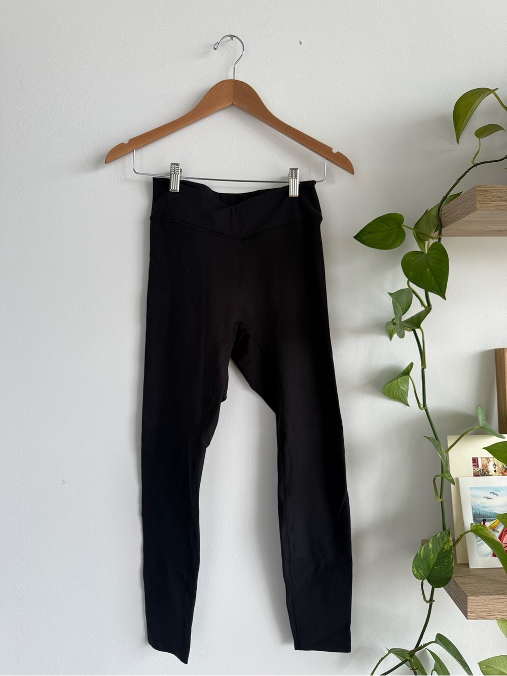 437 Essential Legging Black - Picture 2 of 4